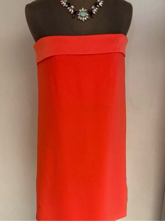 BCBGMaxAzria Dresses & Skirts - BCBGMAXAZRIA Strapless Coral-Orange Shift Dress NWT